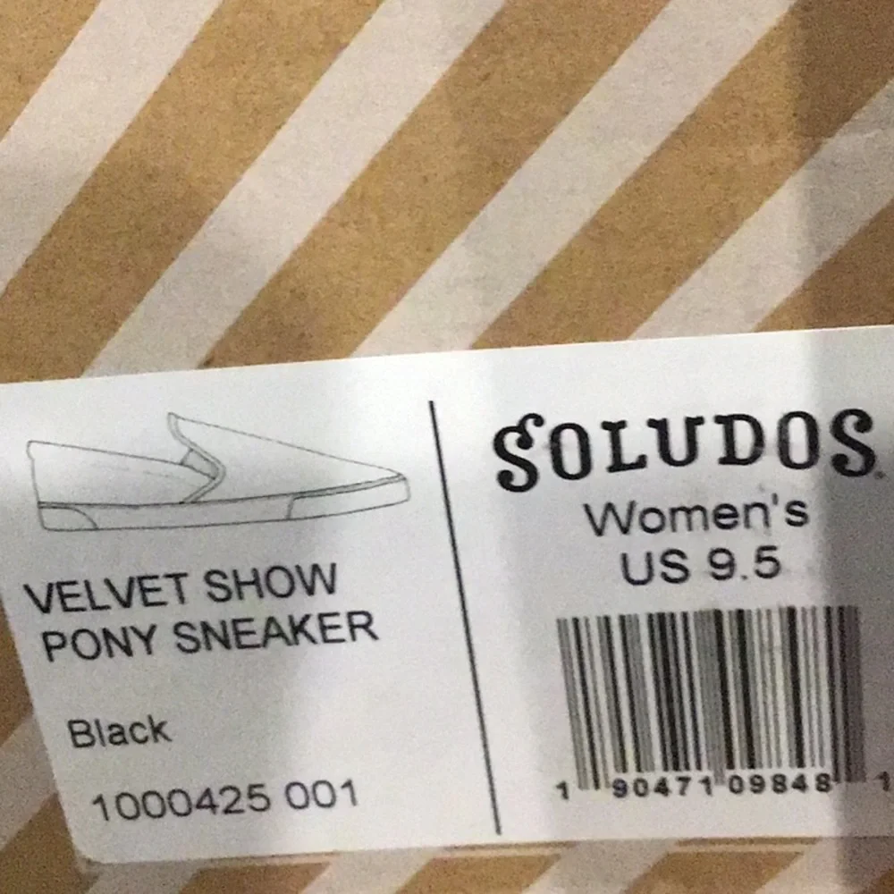 Soludos | Women's Velvet Show Pony Sneaker Black Size 9.5 - Picture 6 of 6